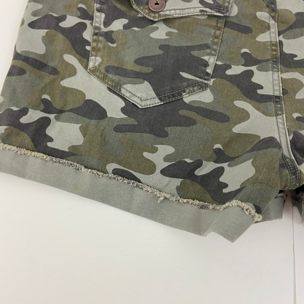 - Vanilla Star Green Camo Distressed Midi Shorts - Picture 3 of 9
